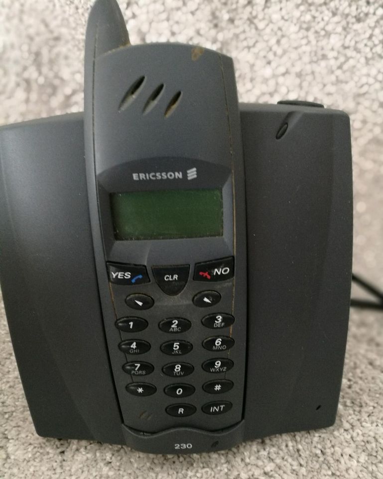 ERICSSON Mobiltelefon & Ladegerät, etc. in Löhne