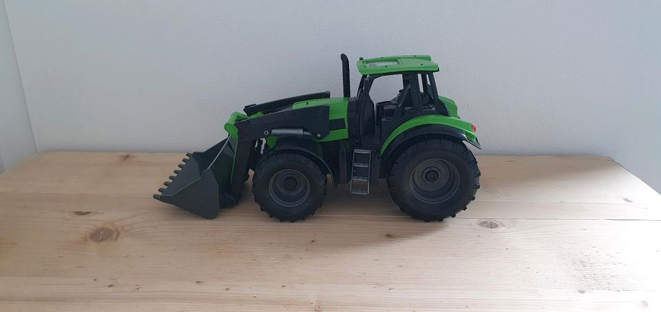 XL Traktor  in Dettingen an der Erms