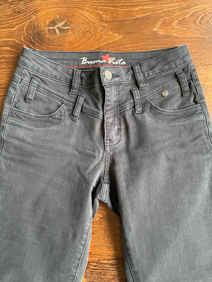 Buena Vista Jeans dunkelblau nicht getragen XS Florida in Langenfeld