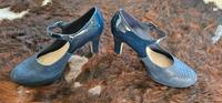 Clarks Pumps Gr 39.5 dunkelblau neuwertig Hessen - Rüsselsheim Vorschau