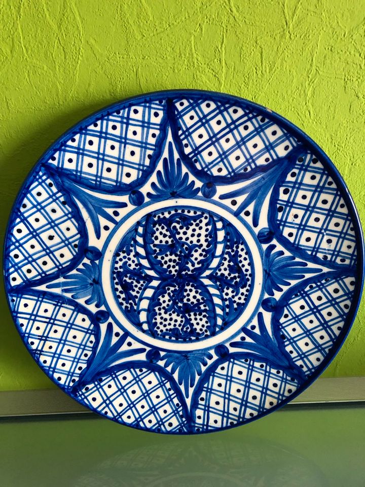 Großer Keramikteller aus Spanien in Issum