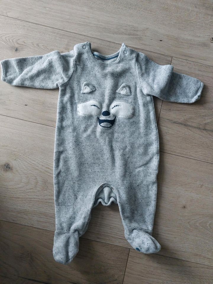 Baby Schlafanzug Gr. 62-68 in Weinböhla