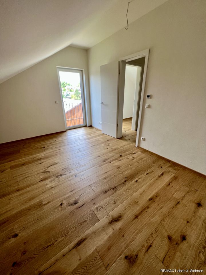 Ihr neues Zuhause  Neubau Reihenmittelhaus -bezugsfertig / Wärmepumpe KFW 55 2 Bäder / Terrasse in Erdweg