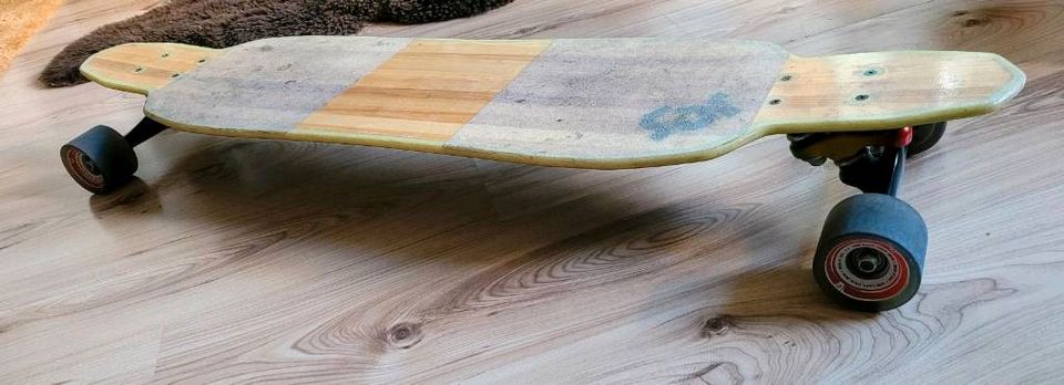 Longboard mit Flex Fluroszierend Gullwing Sidewinder Rasta Achsen in Berlin