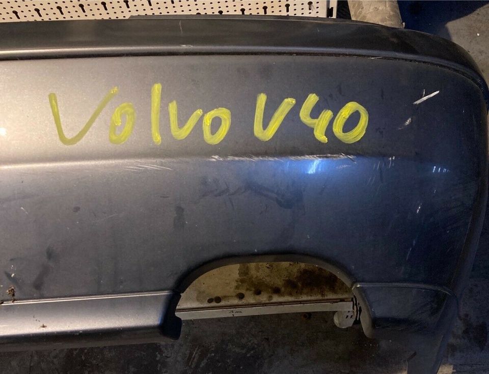 Stoßstange Schürze hinten Volvo V40  30865538 grau  (V40H) in Coswig (Anhalt)