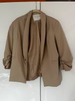 Anna Justper Blazer beige Trend clean M 38 40 Top Zustand gerafft Hessen - Königstein im Taunus Vorschau