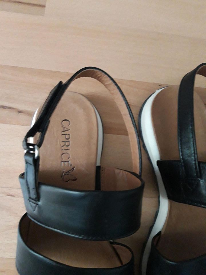 Damenschuhe /sandalen 38 caprice in Frankfurt am Main