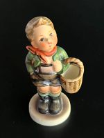 Sammeln Selten Goebel Hummel Porzellan Figur „Dorfbub“ 513/0 Stuttgart - Vaihingen Vorschau