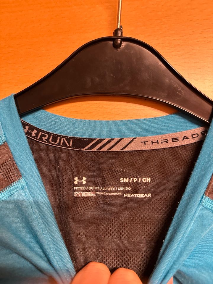 Under Armour T-Shirt blau Gr.S in Petersberg