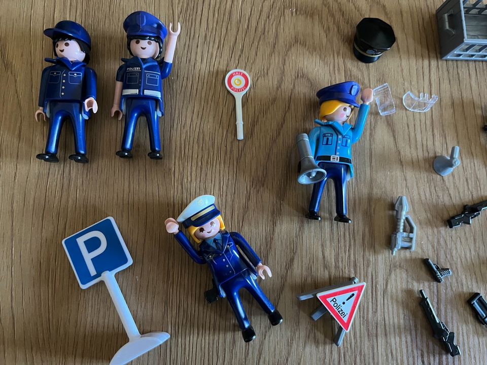 Playmobil Polizei Figuren mit Zubehör in Dresden