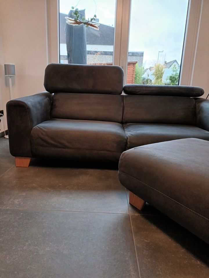 Sofa mit passenden Hocker in Bielefeld