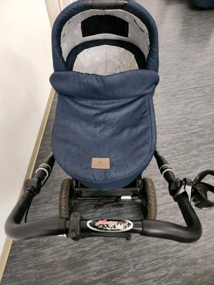 2 in 1 Kinderwagen (Babywanne / Sportsitz) in Berlin