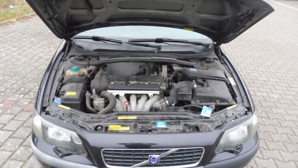 Volvo S60 Lim. 2.4. BI-XENON!LEDER !170PS!TÜV 10-2025! in Rödermark