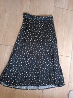 Plissierter Rock schwarz glänzend Polka Dots H&M Kr. Altötting - Garching an der Alz Vorschau