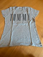 Tommy Hilfiger T Shirt Damen hellgrau - neuwertig Niedersachsen - Hann. Münden Vorschau