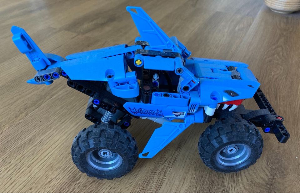 LEGO Technik 42134 Monster Jam 2 in 1 in Reutlingen