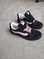 Custom Vans knu skool mit neuwärtigem Zustand in schwarz rosa Bayern - Sommerach Vorschau