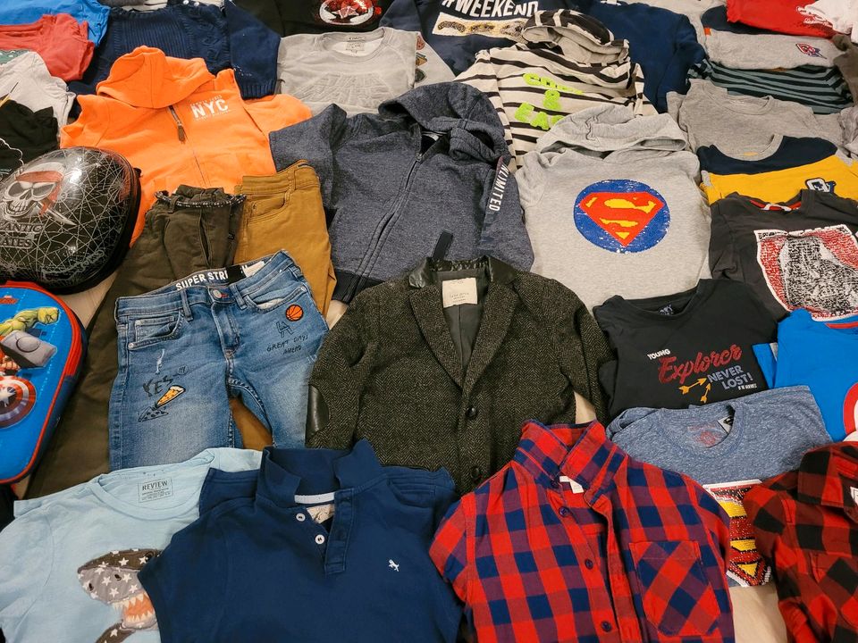 Kleidungspaket Markenkleidung Jungen Gr.122/128 57 Teile in Troisdorf