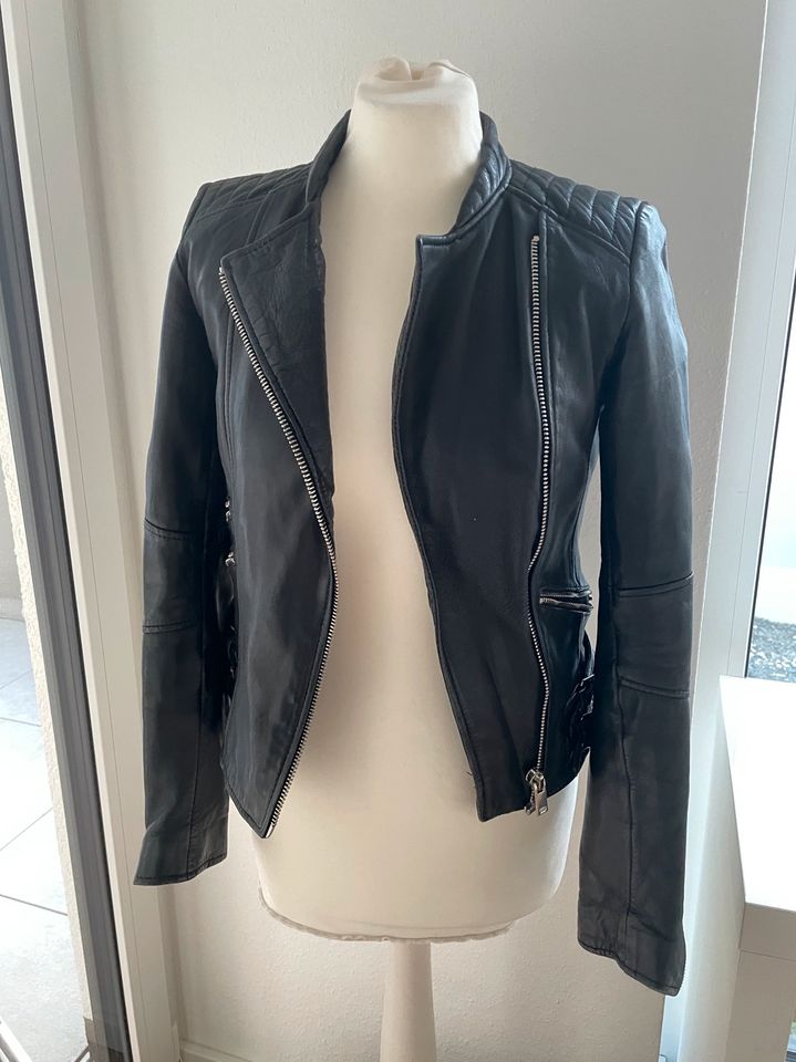 Lederjacke schwarz Zara XS in Sulzbach