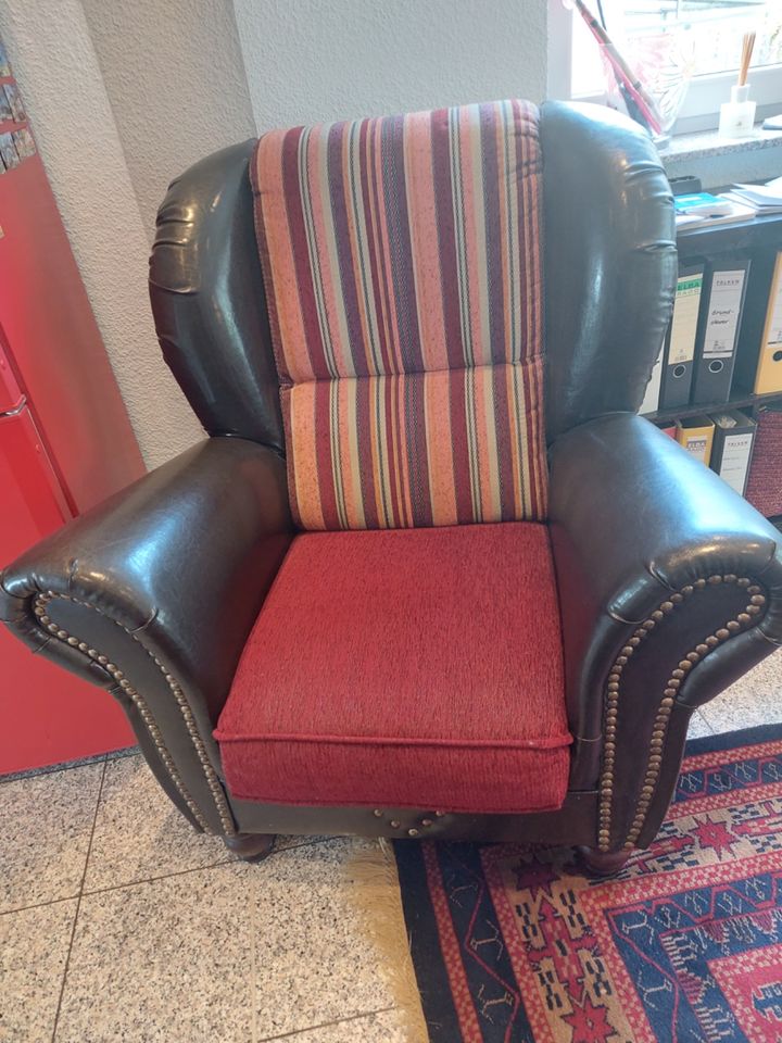 Ein Blickfang: Sessel mit Fußteil im amerikanischen Stil in Solingen