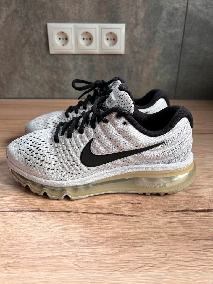 Nike Air Max 2017 Sneakers Weis Schwarz Gr. 36,5 White Black in Neustadt a. Main