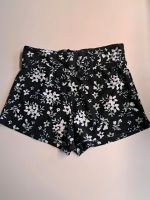 Damen Shorts Gr.XS schwarz mit Blumen TOP Thüringen - Veilsdorf Vorschau