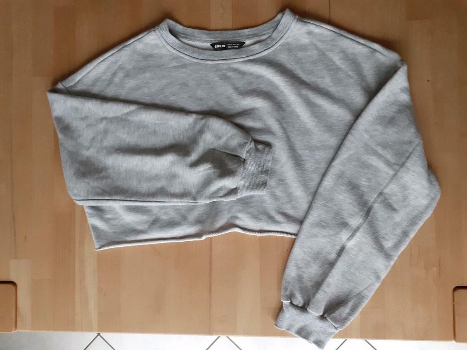 Kurzer Pullover, Gr. S/M in Glandorf