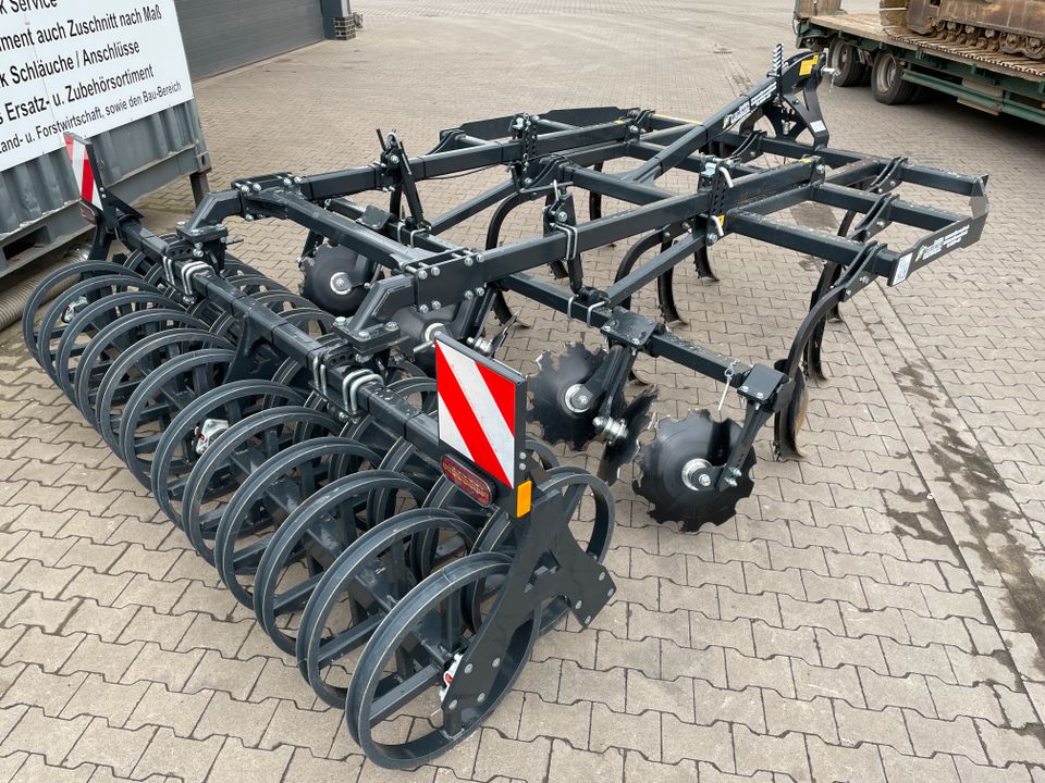 Grubber 3m gebraucht Mulchgrubber, Doppel-U-Profilwalze, Steinsicherung, LED-Beleuchtung, Vorführmaschine, Vorführgerät in Klein Berßen