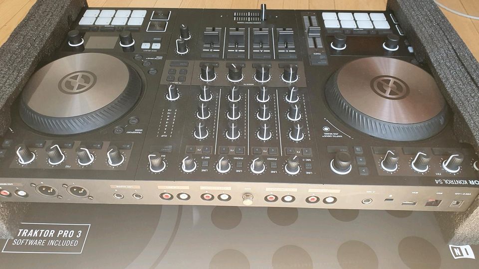 Native Instruments Traktor S4 Mk3 wie neu in Berlin