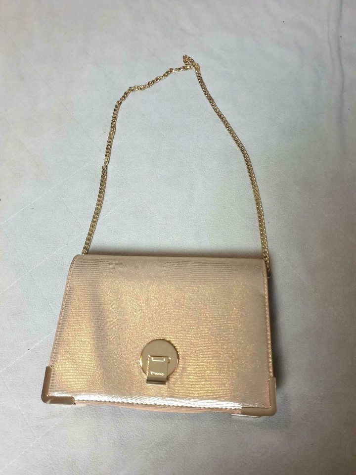 Handtasche bag Dune Tasche Täschchen Goldkette Accessoire in Berlin