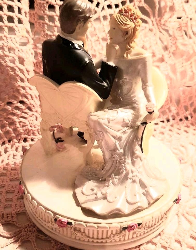 Tortenaufsatz Figur Brautpaar Hochzeit Kuchen deko in Sonnenberg-Winnenberg