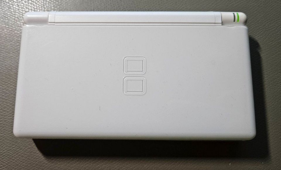Nintendo DS Konsole weiß, inkl. Ladegerät in Haag a.d.Amper