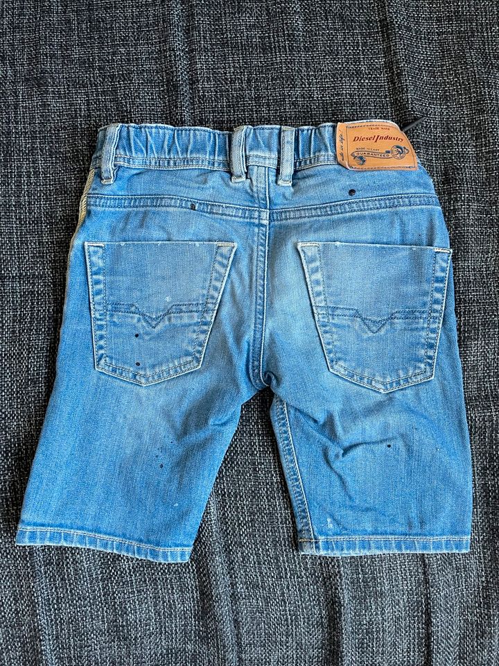 Kinder DIESEL Jeans Shorts / Gr. 116 in Neuching