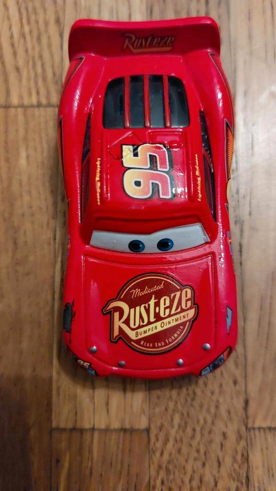Disney Pixar Cars Lightning McQueen Spielzeugauto in Köln