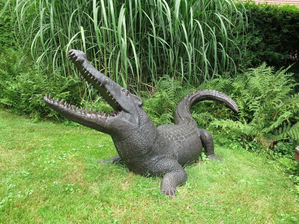Bronzefigur Krokodil Alligator Garten Statue in Bernried Niederbay