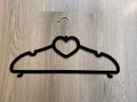schwarze Samt Herz Kleiderbügel, 78 Stück, sehr gut erhalten Nordrhein-Westfalen - Versmold Vorschau