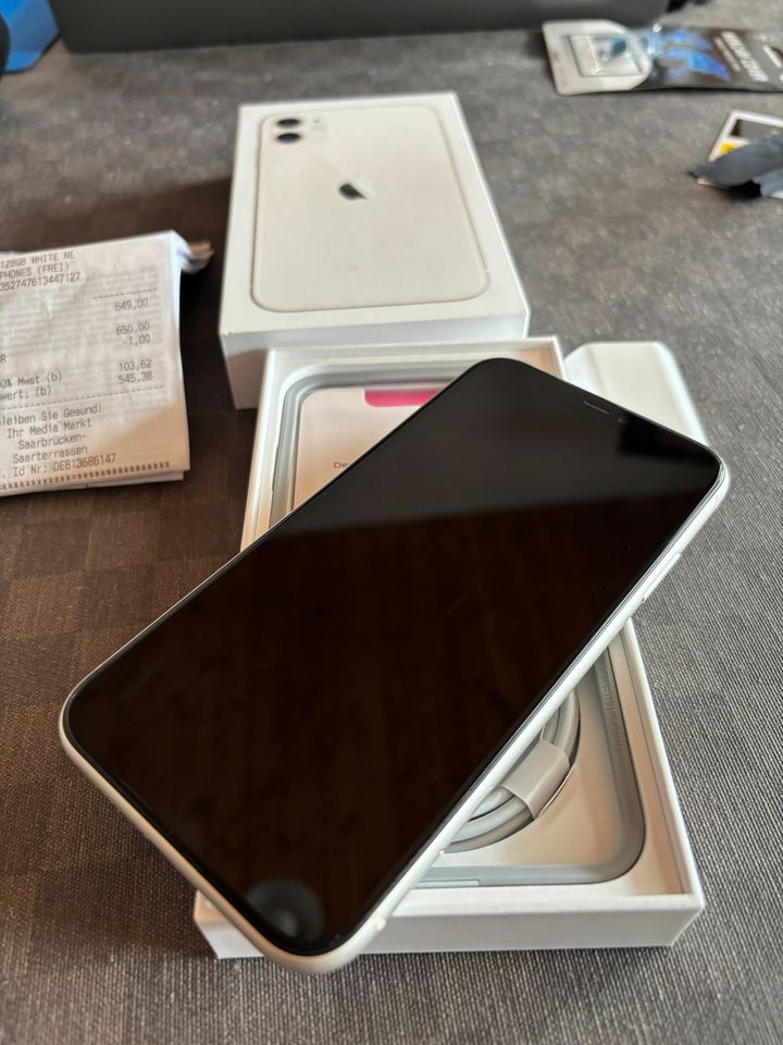 IPhone 11 in Weiß in Saarbrücken