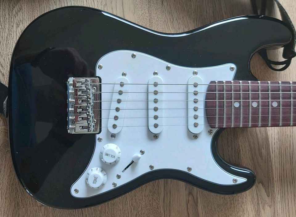 Junior E- Gitarren Set mit Verstärker in Ehingen (Donau)