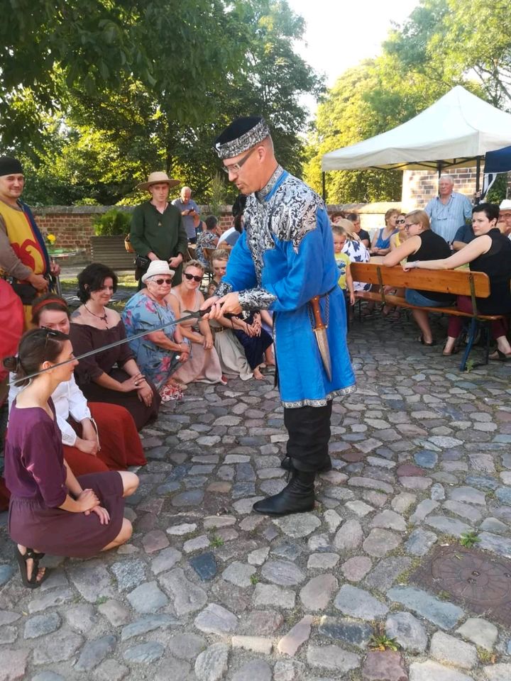 Schaukampf Schwertkampf Bogenschießen Mittelalter in Penzlin