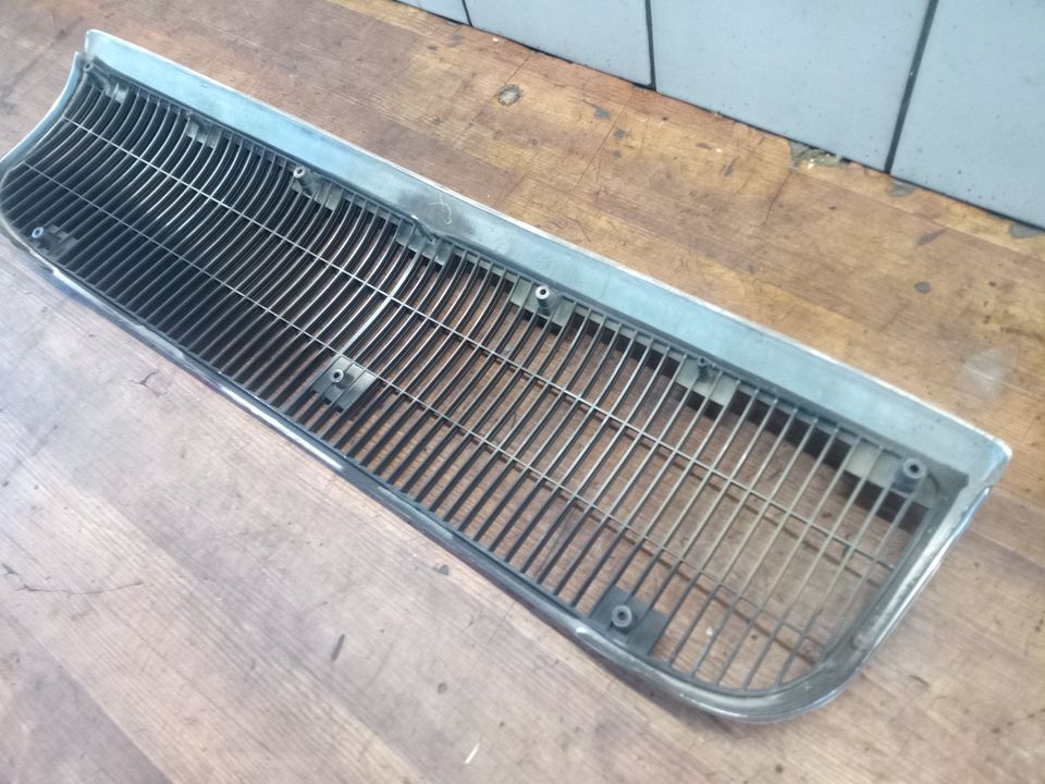 1991-1996 Buick Roadmaster Station Grill / Kühlergrill in Sonnewalde