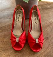 Rote Pumps mit Strass Größe 38 Hochzeit Abiball Niedersachsen - Wilhelmshaven Vorschau