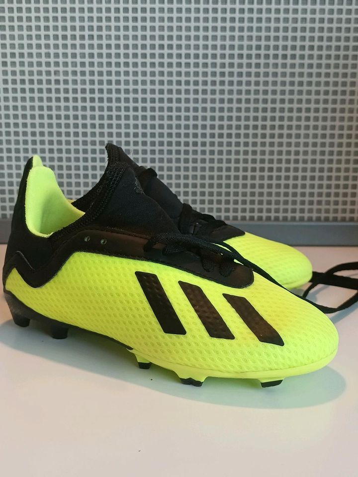Adidas Fußballschuhe Größe 29, sehr guter Zustand in Langenau