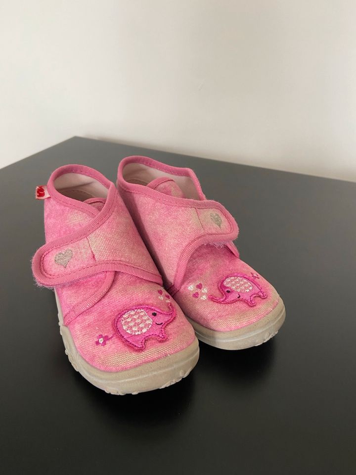 Schuhe Kinderschuhe Größe 25 (diverse Marken, 8 Paar im Set) in Lahnstein
