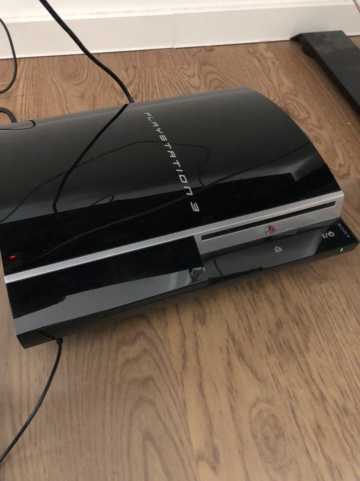 PS3 Konsole 80GB (formatiert - Werkseinstellungen) + 4xCobtroller in Berlin