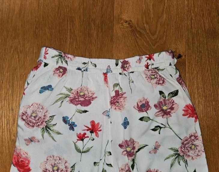 H&M Culotte Sommerhose Blumen Gr. 146 in Dresden