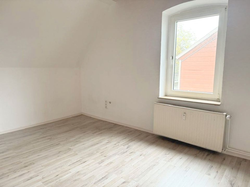 Essen-Altenessen-Süd | Frisch renovierte 2-Zimmer Wohnung im 2.OG mit Tageslichtbad in Essen