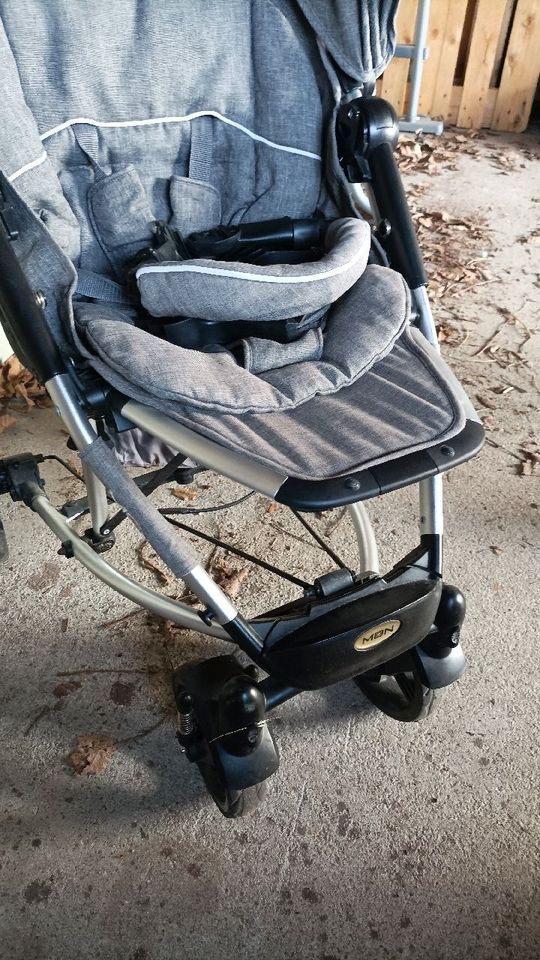 Moon Flach Kinderwagen in Heusenstamm