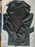 3 x Nike, Langarmshirt, Shorts, Poloshirt Berlin - Hohenschönhausen Vorschau