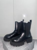 H&M Boots mit Plateau Damen schwarz Gr. 40 Niedersachsen - Isernhagen Vorschau