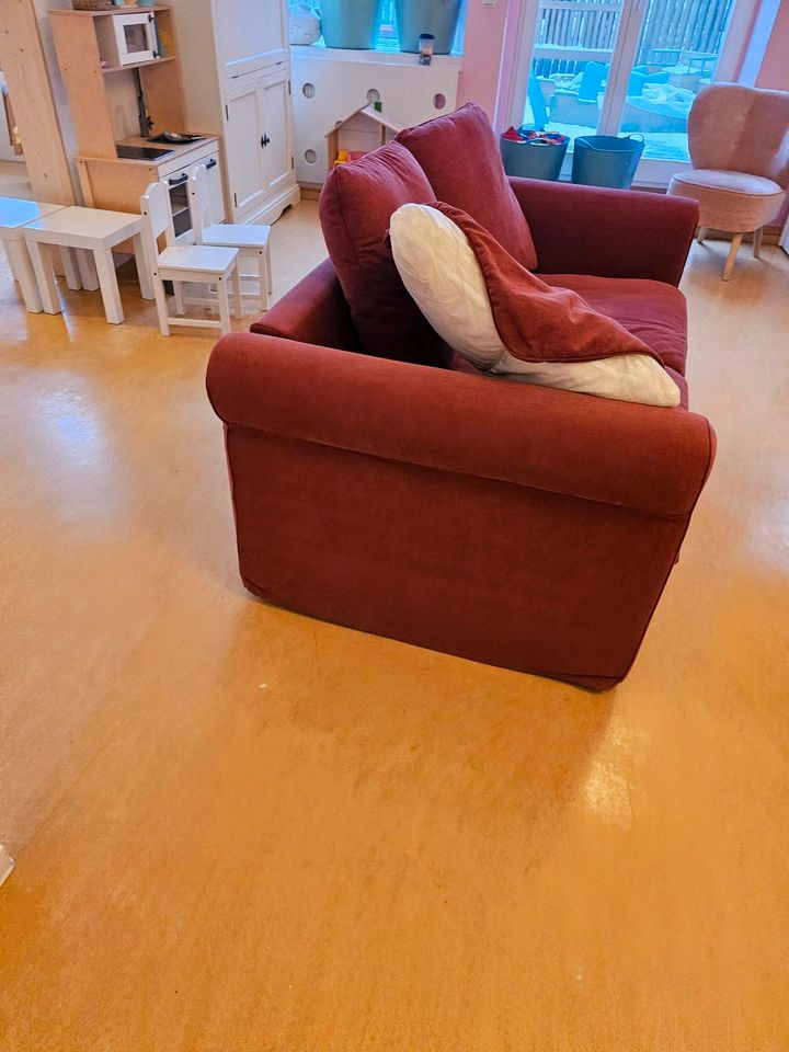 EKTORP Bezug 2er sofa in rot in Hamburg